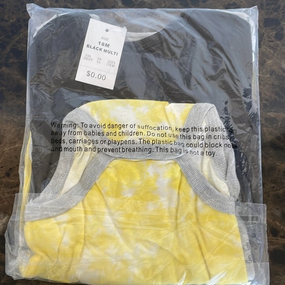 New with Tags! Three piece Batman Baby Onsie Set Sizes 12M and 18M - Picture 13 of 13